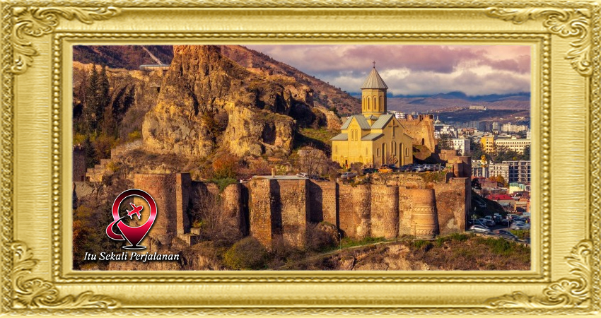 Kisah Kuno dan Modern di Narikala Fortress