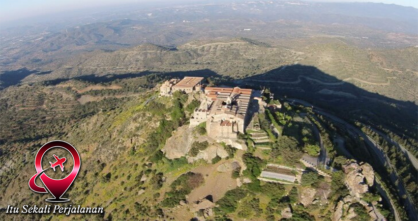 Wisata Religi di Biara Stavrovouni Larnaca