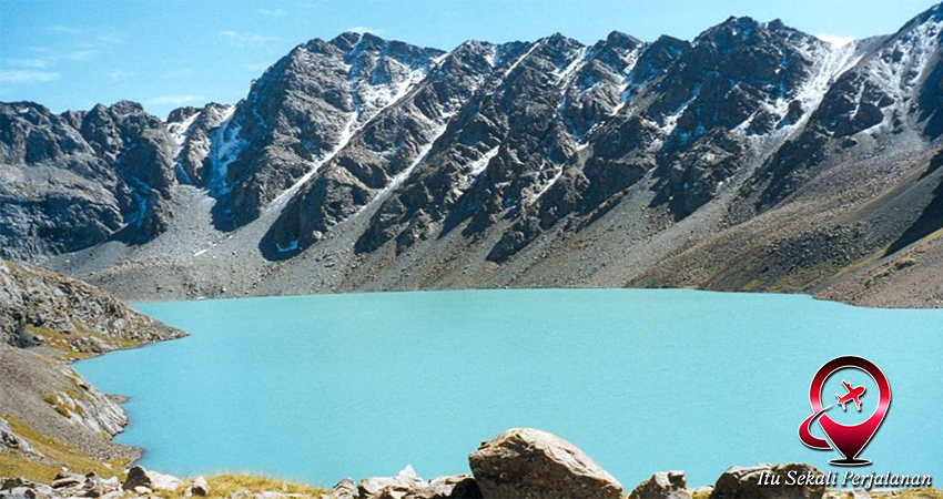 Rute Trekking Menantang di Kazakhstan