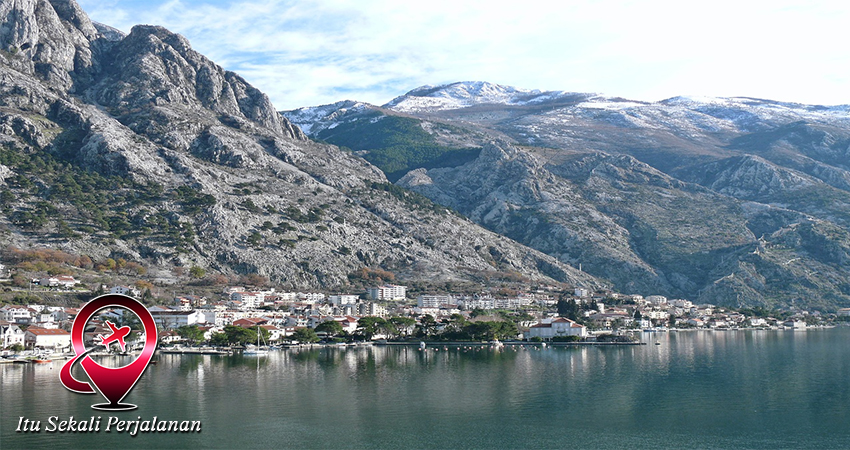 Ekspedisi Mendaki di Pegunungan Dramatis Montenegro