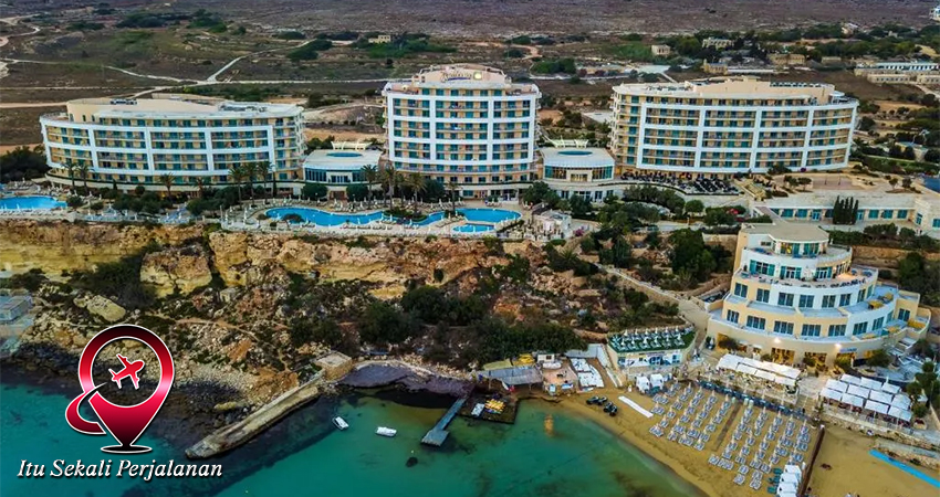 Menikmati Keindahan Sunset di Pantai Malta